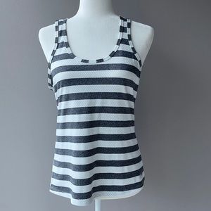 Women’s workout tank (M)